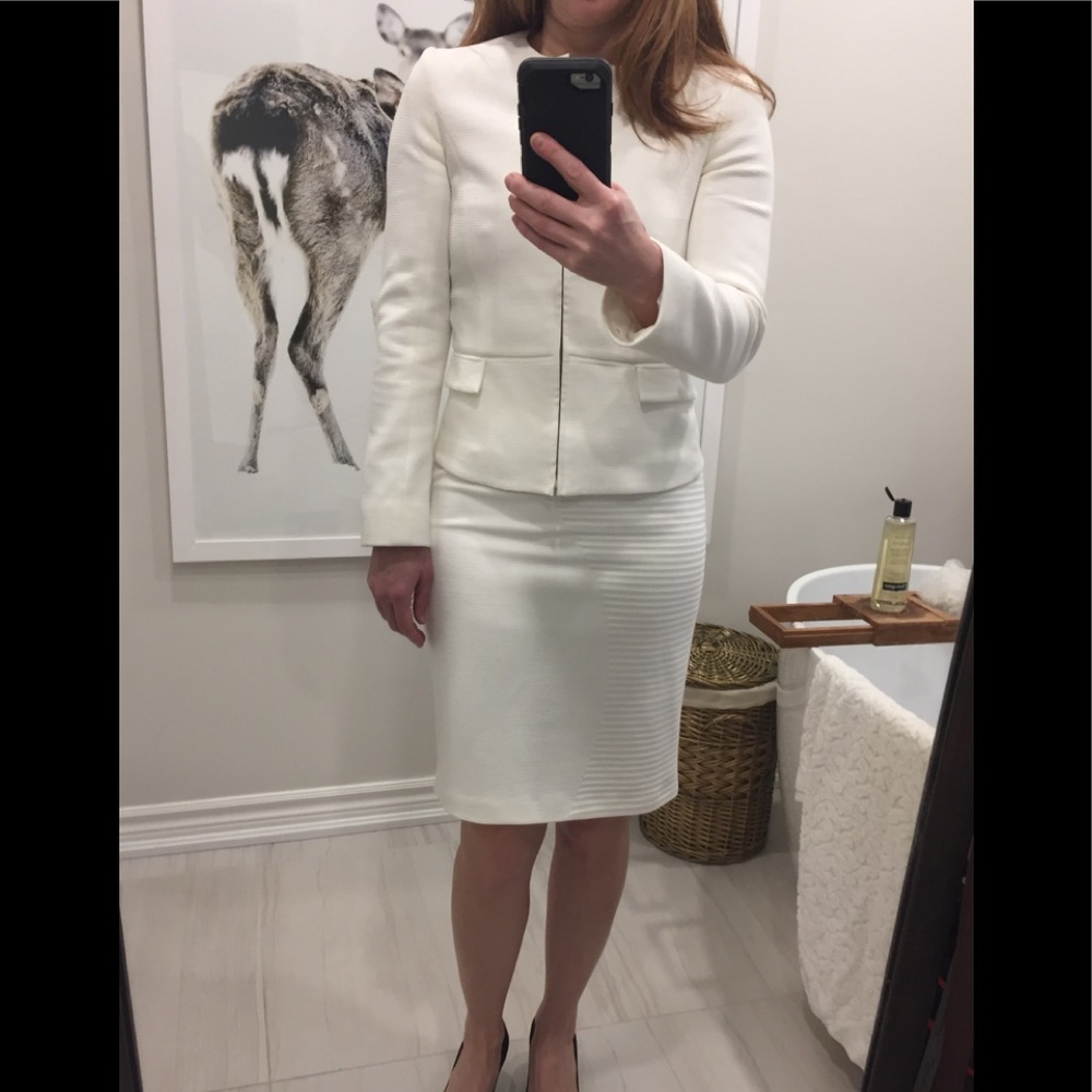 Boss by Hugo Boss pencil skirt in ribbed white soft fabric.